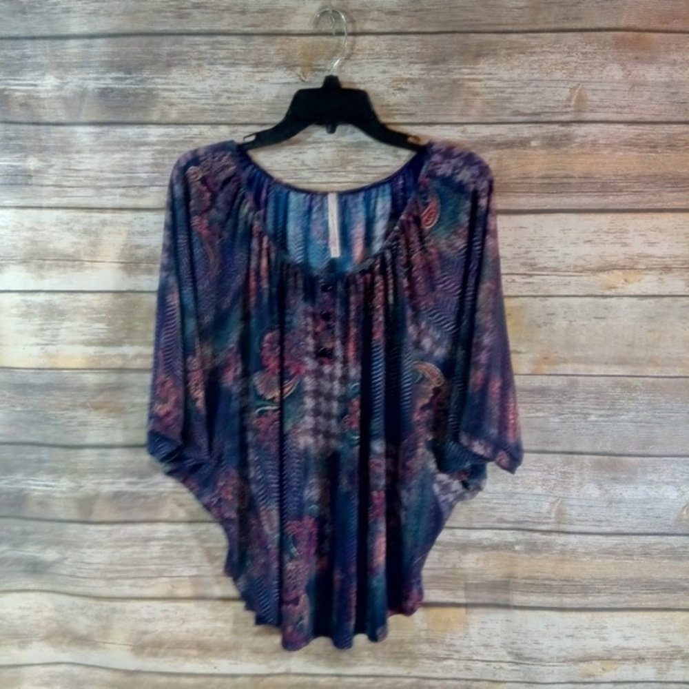 🛍2/$10 Batwing Top